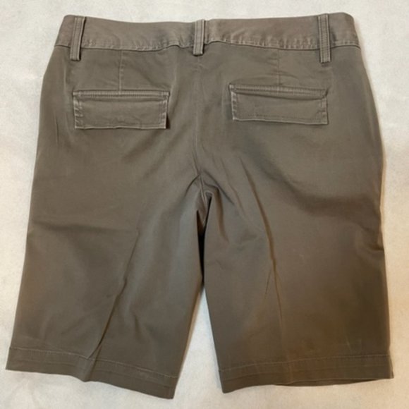 Banana Republic Bermuda Shorts - Picture 2 of 4